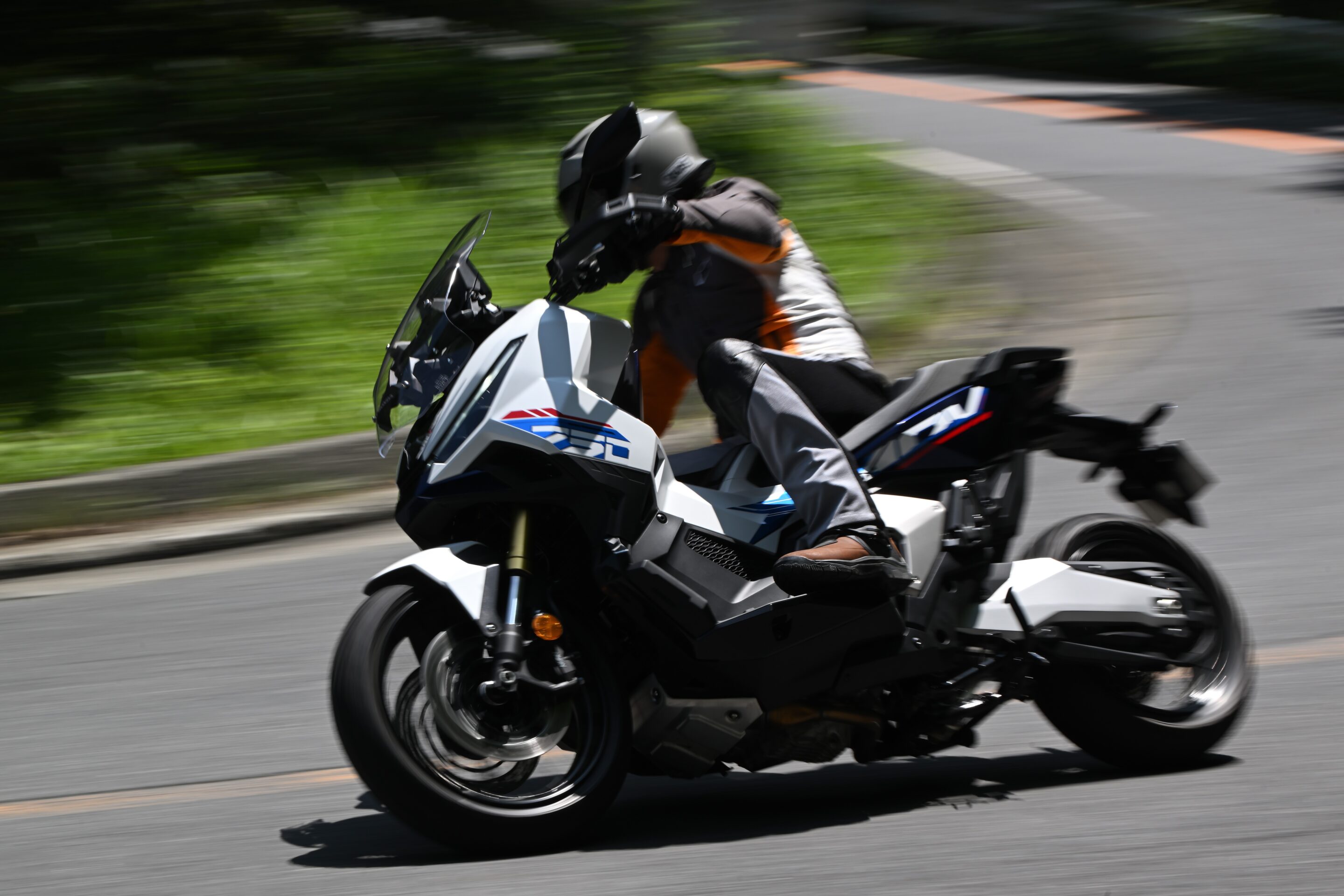 これはスクーターなのか、バイクなのか。ホンダX-ADVをたっぷり走った