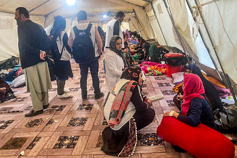 アフガニスタン地震：「患者の多くは女性や子ども」　国境なき医師団の対応とは