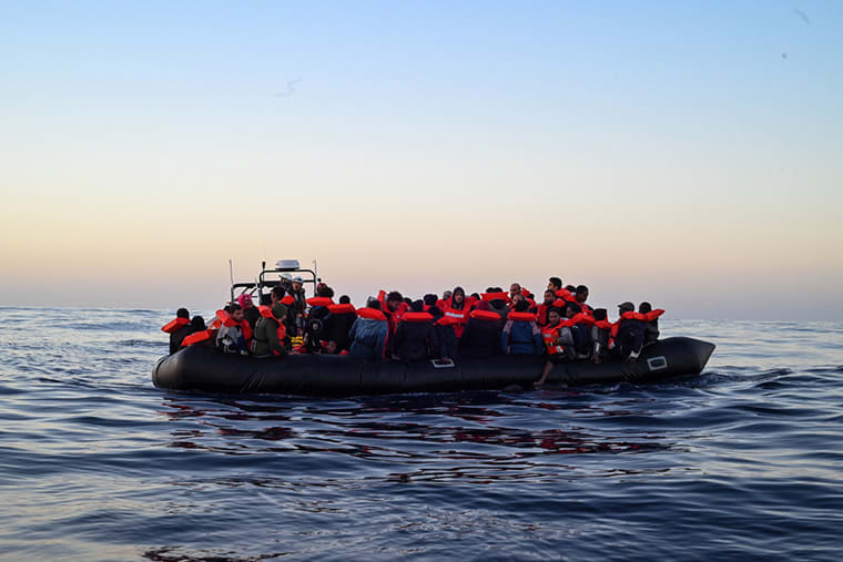助けに来る者もなく──欧州諸国は地中海の難民たちをいつまで見捨て続けるのか