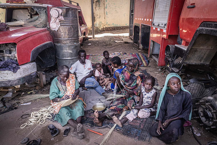 人道援助の「空白地帯」となったスーダンで何が──戦闘から1年以上　援助のない避難生活は続く
