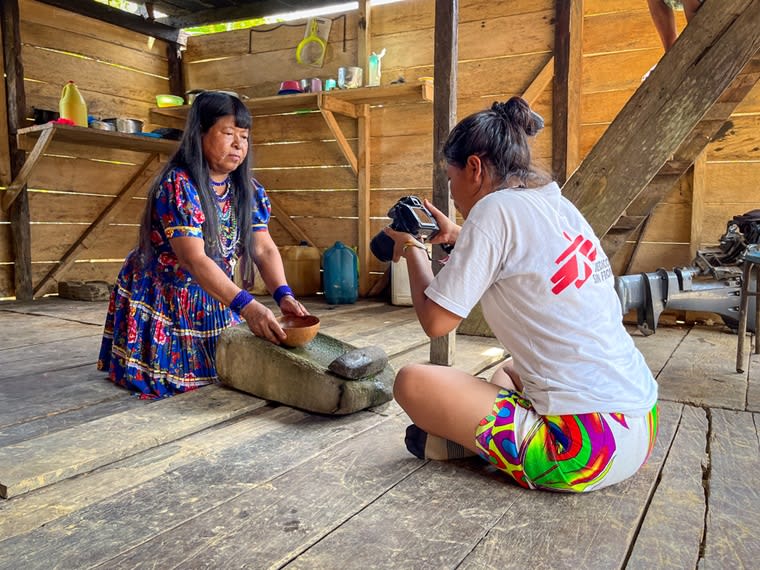 癒しの知恵、写真に刻む──コロンビア紛争の地を「修復」する女性たちの物語