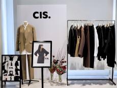 SUIT SQUARE、新ブランド「CIS.」をお披露目 - アメリCEOの黒石奈央子氏をディレクターに迎え"モードビジネスアイテム"を展開