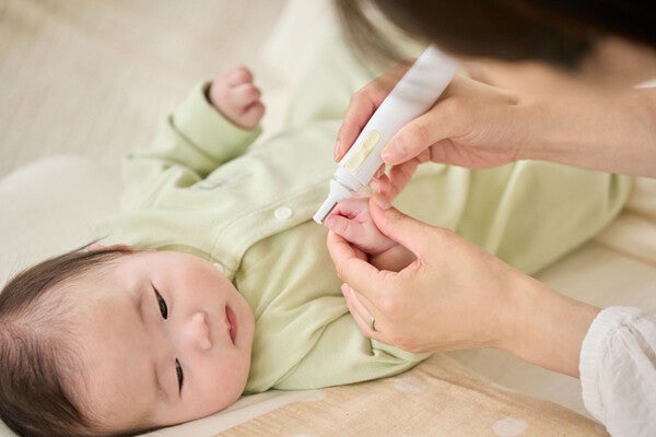 ピジョン、赤ちゃんの爪をやさしくケアする「ベビー電動つめやすり」発売 - 国内ベビー市場初の往復式を採用