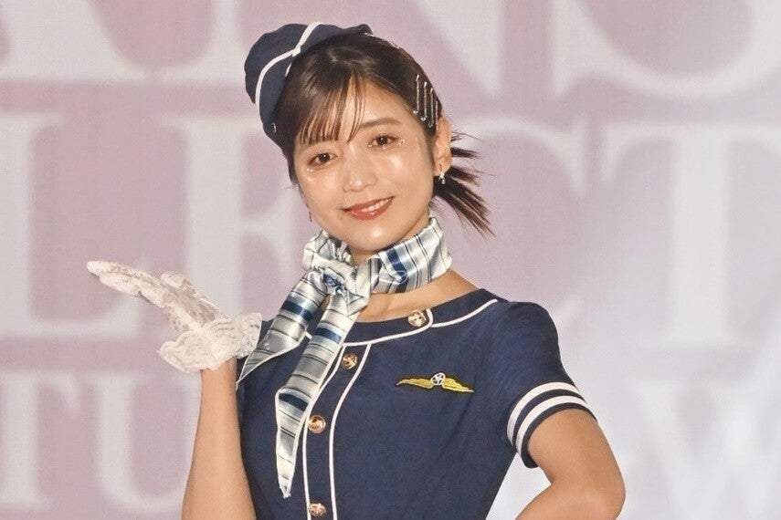 ゆん、ママになって初ランウェイ　CA風衣装でキュートにポーズ