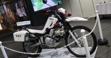 こんな白バイあったんだ! パトライト付きオフロードバイクの正体は?