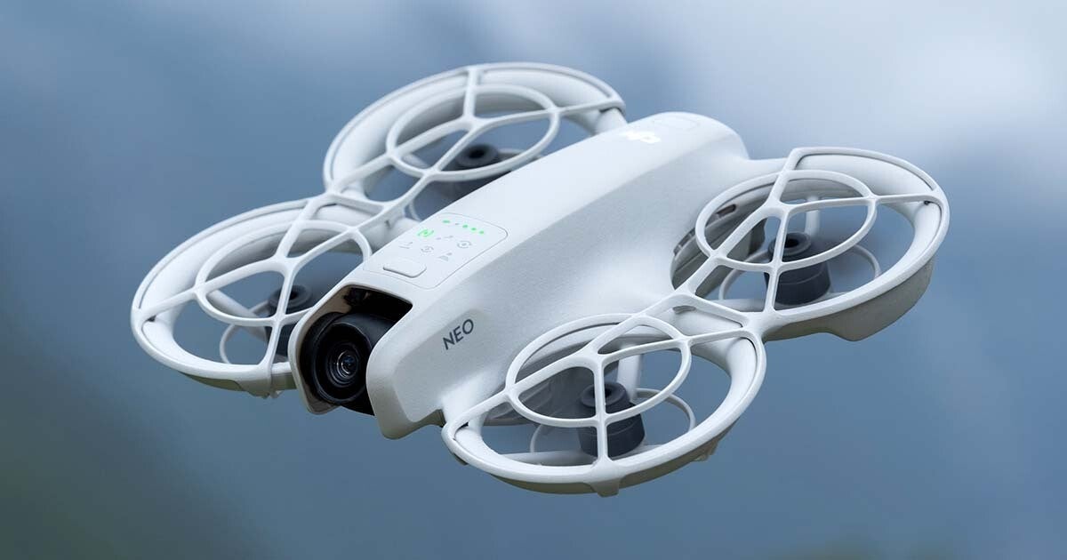 DJI、自撮り用の小型軽量ドローン「DJI Neo」　ボタン1つで自撮り動画を自動撮影