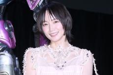 吉岡里帆、髪バッサリ! ショートヘアでイベント登場　吹替挑戦で「武者震い」