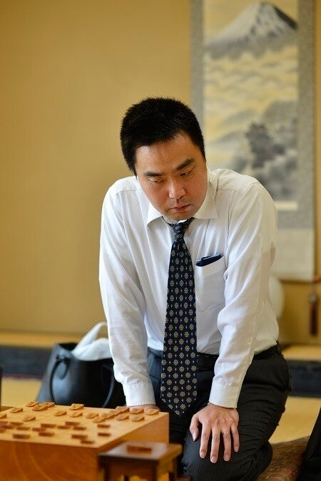 歩の手筋連発！三浦九段が八強入り　豊島九段は試練続く　第50期棋王戦コナミグループ杯挑戦者決定トーナメント