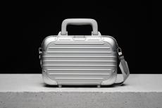 RIMOWA、定番スーツケースのデザインを継承したブランド初のハンドバッグ「Original Bag」を新発売