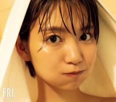 小坂田純奈、ほろ酔いグラビア披露　入浴シーンでは最大露出のセクシーカットも