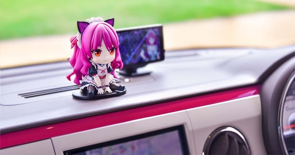 しゃべる美少女フィギュアが安全運転をサポート！　フィギュア型GPSレシーバー