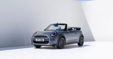 MINI、電動ソフトトップ装備のオープンモデル新型「MINI COOPER CONVERTIBLE」