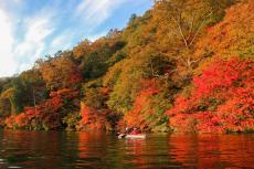 タンデムカヌーとともに奥日光紅葉を楽しむ宿泊プランが登場