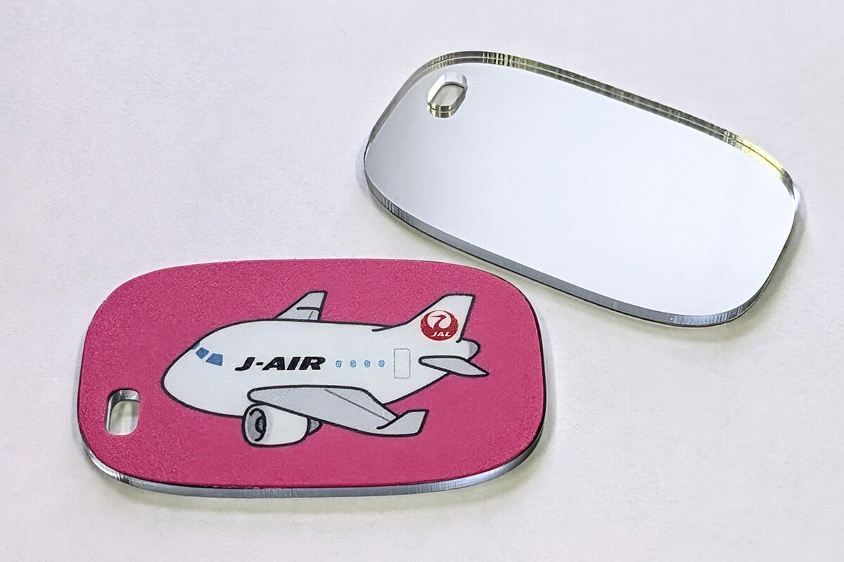 J-AIRのオリジナルコンパクトミラーに飛行機柄の新デザインが登場