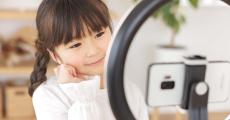 子どものYouTube発信を見守る機能が登場、保護者は導入すべき？