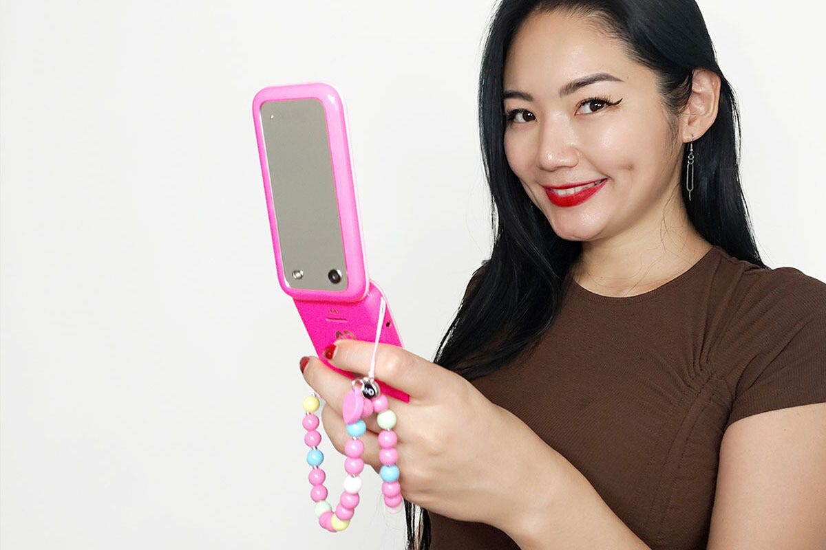 バービー人形をモチーフにしたピンク色のケータイ「Barbie Phone」が海外で登場