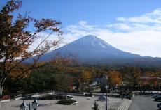 【山梨県鳴沢村】道の駅で絵画のような富士山を眺望! 地元の味覚はふるさと納税返礼品でも