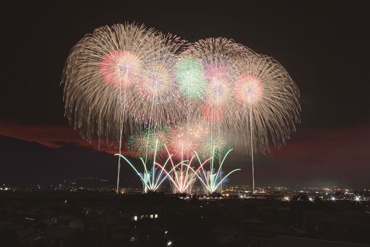 【山梨県市川三郷町】自然豊かな“花火のまち”への移住の魅力、人気のふるさと納税返礼品とは?