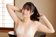 女子大生グラドルの百瀬心美、家庭教師＆生徒に扮して刺激的なシーン