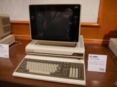 変革の軌跡～NECが歩んだ125年 第10回 国民機「PC-9801」誕生、栄華を極めた国産パソコンと迫るDOS/V時代