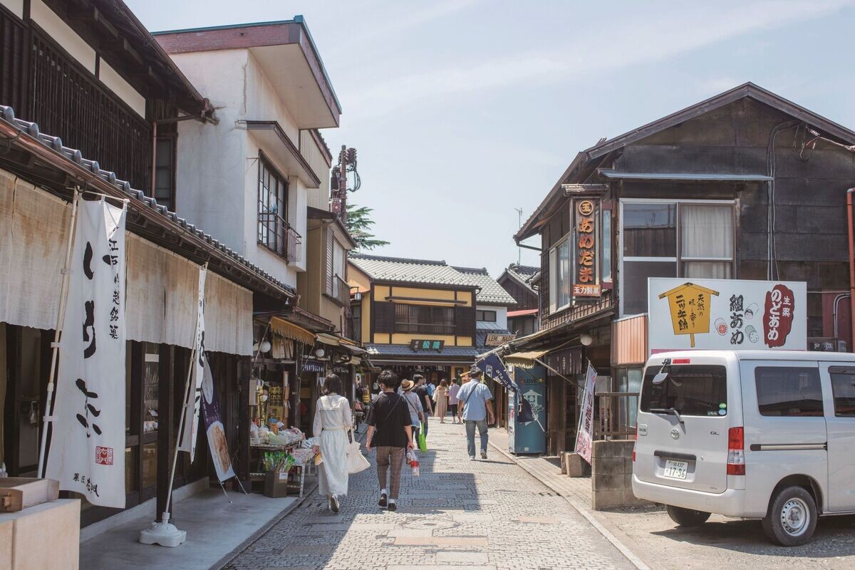 ノスタルジックな雰囲気の横丁で昔懐かしい駄菓子を! 自慢の味は埼玉県川越市のふるさと納税返礼品でも