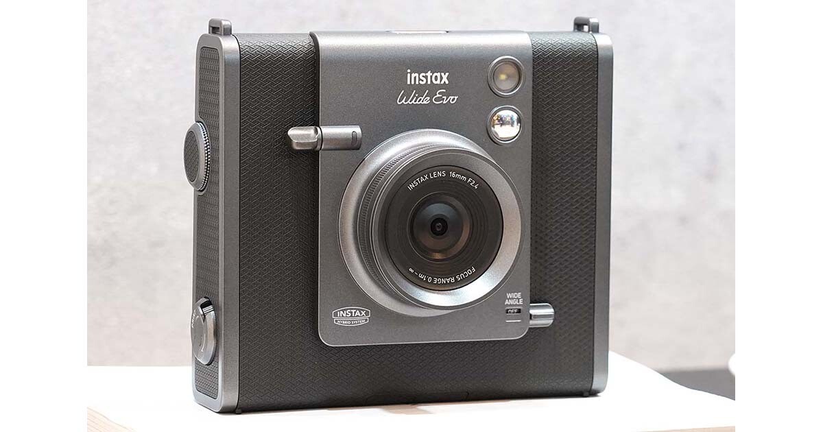 光や色を操って自分だけの表現を楽しむ　新チェキカメラ「instax WIDE Evo」、価格は55,000円