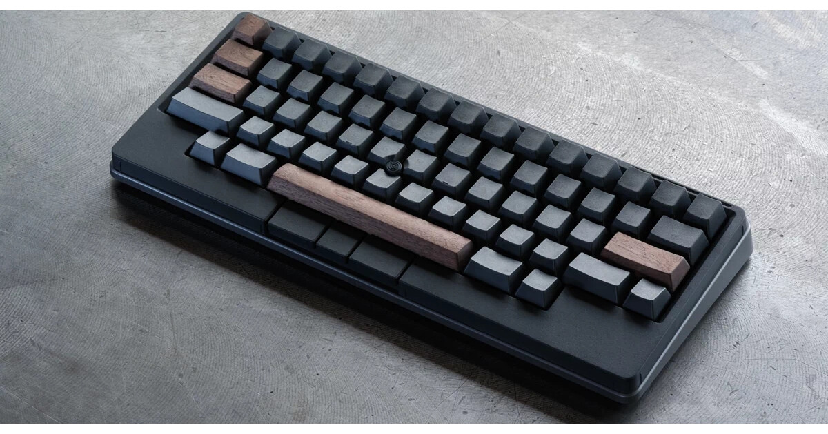 PFU、職人の手仕事で生まれた「HHKB Studio」向け木製キートップ