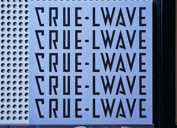 瀧見憲司(KENJI TAKIMI)による CRUE-L RECORDS と WAVE がコラボレーション。限定ヴァイナル 3 枚とコラボレーション T シャツをリリース
