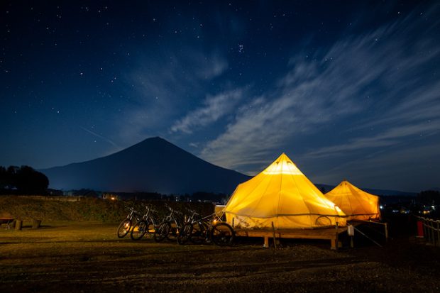 ダイナミックな富士山を間近に、プライベートグランピングで心と体を“ととのえる”極上のアウトドアサウナ体験