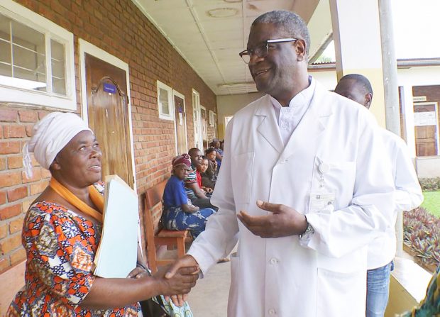 コンゴ民主共和国において性暴力との闘いを続け、ノーベル平和賞を授与された医師を追ったドキュメンタリー。『ムクウェゲ 「女性にとって世界最悪の場所」で闘う医師』