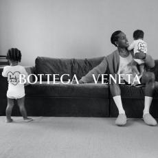 ボッテガ・ヴェネタがエイサップ・ロッキーをとらえたキャリー・メイ・ウィームスによるフォトグラフィーシリーズ“PORTRAITS OF FATHERHOOD”を発表