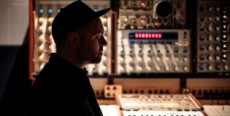 DJシャドウが5年振りに放つ新作『ザ・マウンテン・ウィル・フォール』からタイトル曲のMVが公開