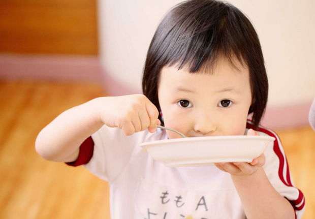 手作りの和食給食にこだわった保育園と園児の笑顔を追ったドキュメンタリー