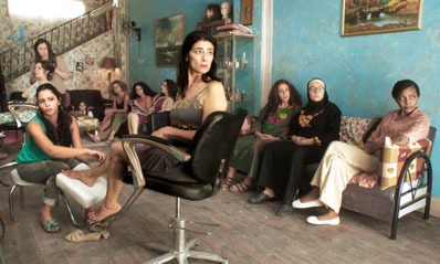 パレスチナの美容室に集った女性たちによる、彼女たちなりの戦争への“抵抗”