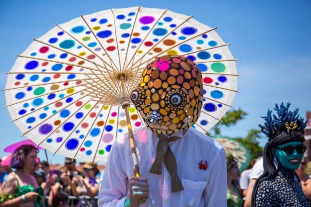 アーティストによって創られた祭り：マーメイドパレード／The Coney Island Mermaid Parade – A Festival Invented by Artists