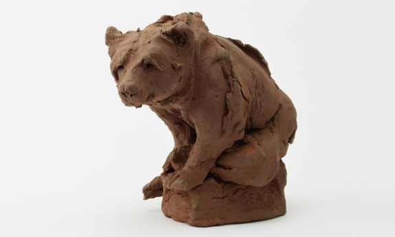 等身大のクマが出現、ステファニー・クエールの個展「Bear Nature」が開催
