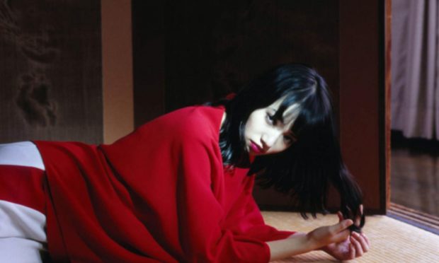 鈴木親「東京の日常の断片」、“私的”なスナップを中心にしたフィルム作品約40点を展示