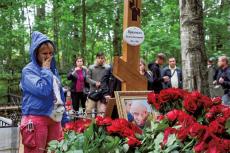「プーチンに反旗を翻した男」プリゴジンの死を悼む市民の献花は途切れず