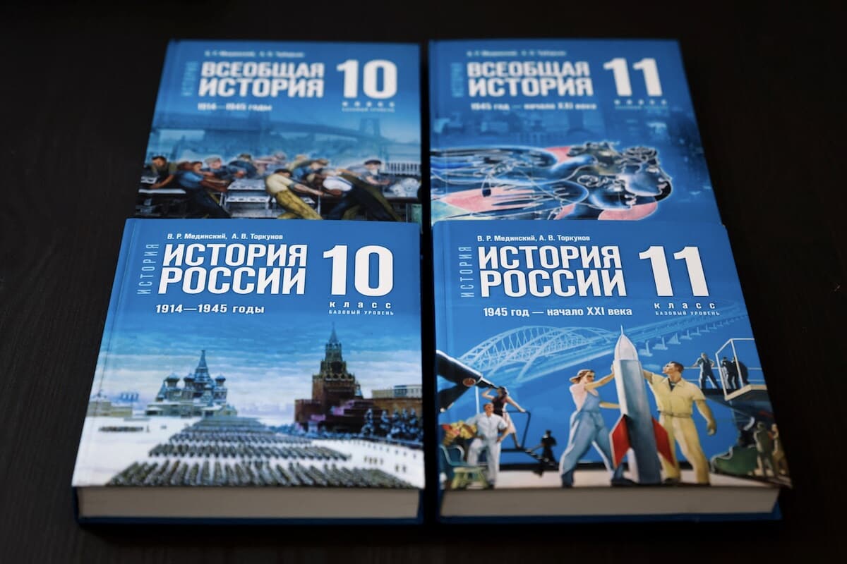 ロシアの新しい歴史教科書は陰謀論がてんこ盛り...ウクライナに関する嘘が満載──その驚愕の内容とは？