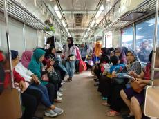 インドネシアを走る「都営地下鉄三田線」...市民の足を支える日本の中古車両の行方は？