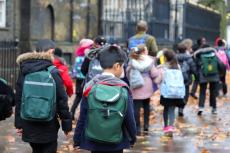 住む家を追われ、食糧支援で飢えをしのぐ...ロンドンの小学校では大半が「ホームレス児童」という英国の異常事態