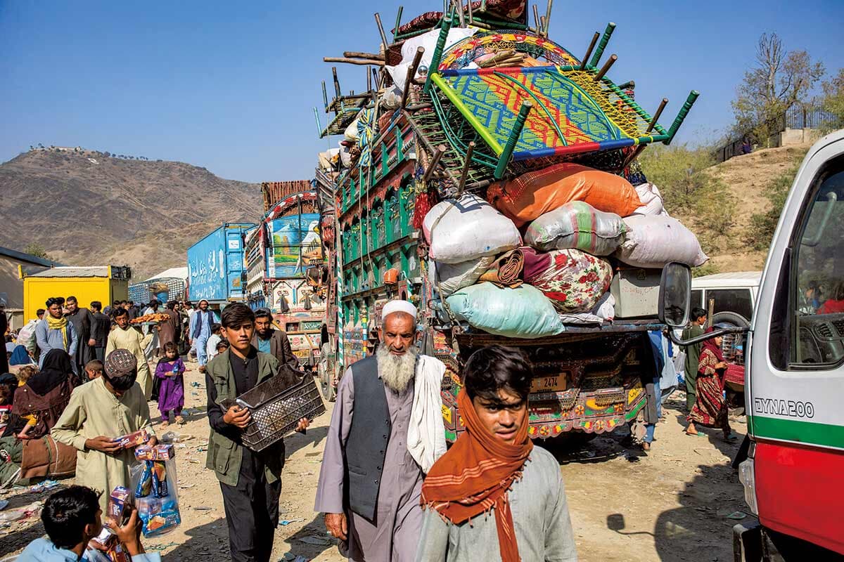 アフガン人の不法滞在者約170万人の「一掃」に乗り出したパキスタン...今回の措置の意図とは？