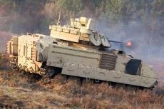 制御不能で砲塔が...ウクライナ軍のM2ブラッドレー歩兵戦闘車が、ロシアの主力戦車T-90Mを撃破する瞬間