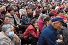 中国の人口が4億人を切る？...人口減少の超加速化はもはや「時限爆弾」