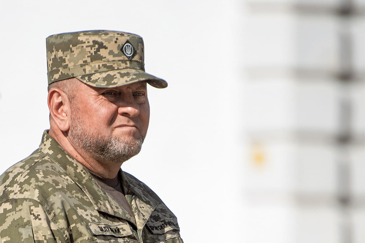 ウクライナ軍トップのザルジニーが「解任」へ、大統領に不信感を抱く「民兵組織」と接触も