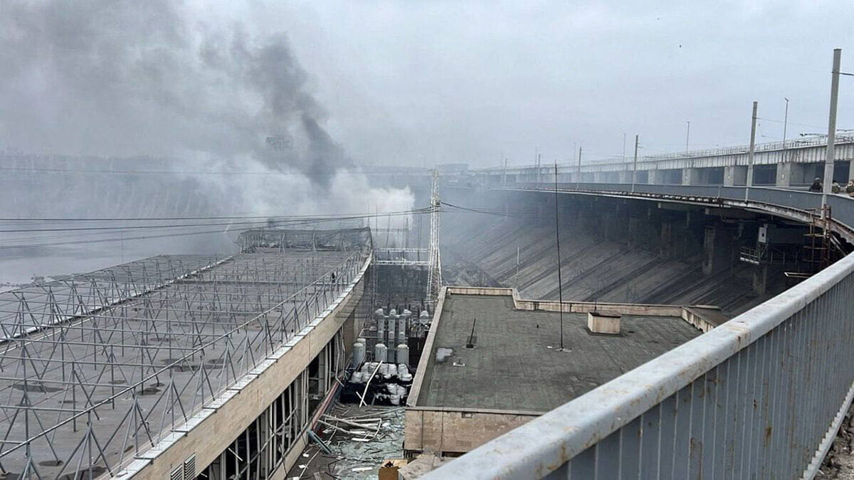 「この戦争で最大の攻撃」ロシアのミサイルがウクライナ最大の水力発電ダムに命中...「大爆発の瞬間」も映像に
