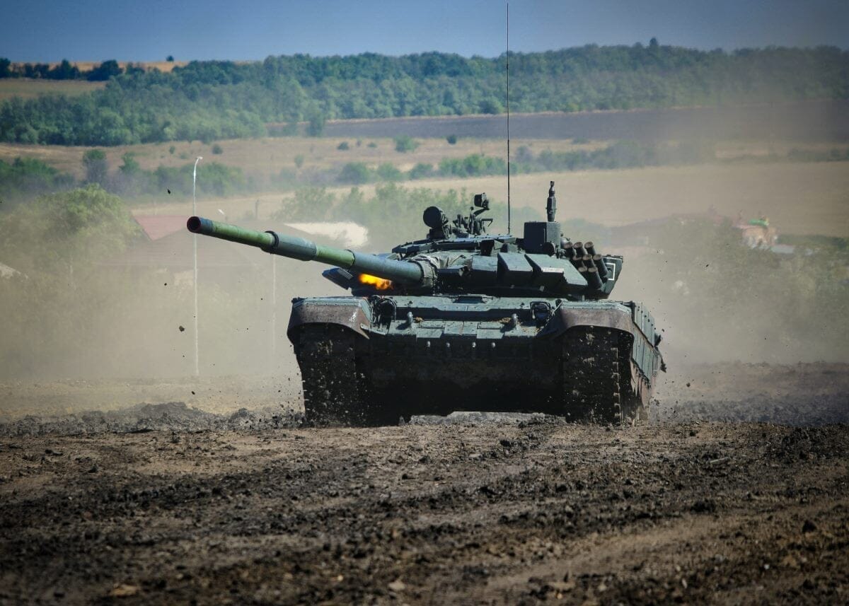 ロシアの「亀戦車」、次々と地雷を踏んで「連続爆発」で吹き飛ばされる...ウクライナが動画を公開