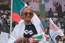 「真似しないで」...メーガン妃の「不適切な服装」をナイジェリア大統領夫人が痛烈批判