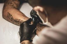 タトゥーは安全か？ リンパ腫発症リスクの増大を示唆する研究