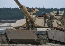 NATOがエイブラムス戦車85両を含む機甲旅団をポーランドに配置、ロシアの動きを牽制